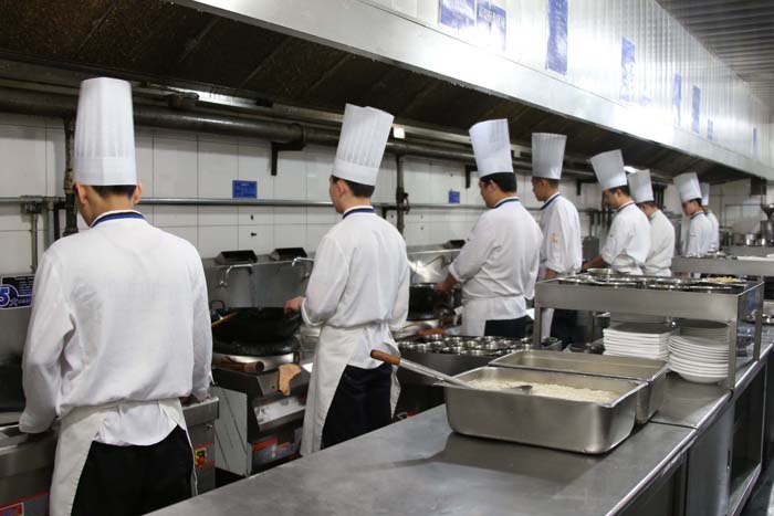 企事业单位食堂承包——科学配置后厨团队